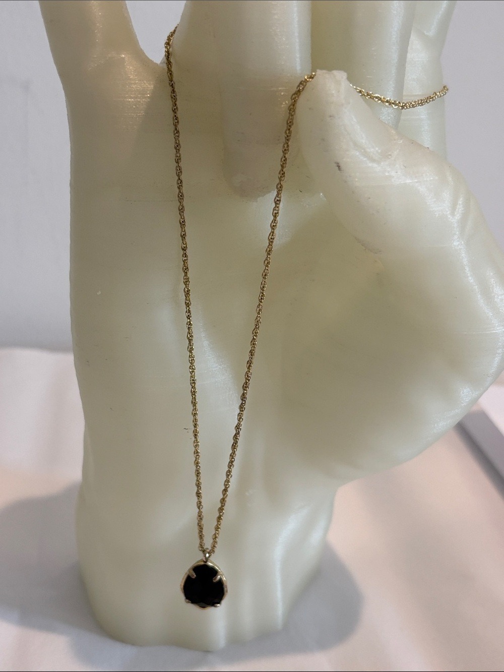 KENDRA SCOTT Kiri black faceted tear drop pendant necklace gold tone chain 18”
